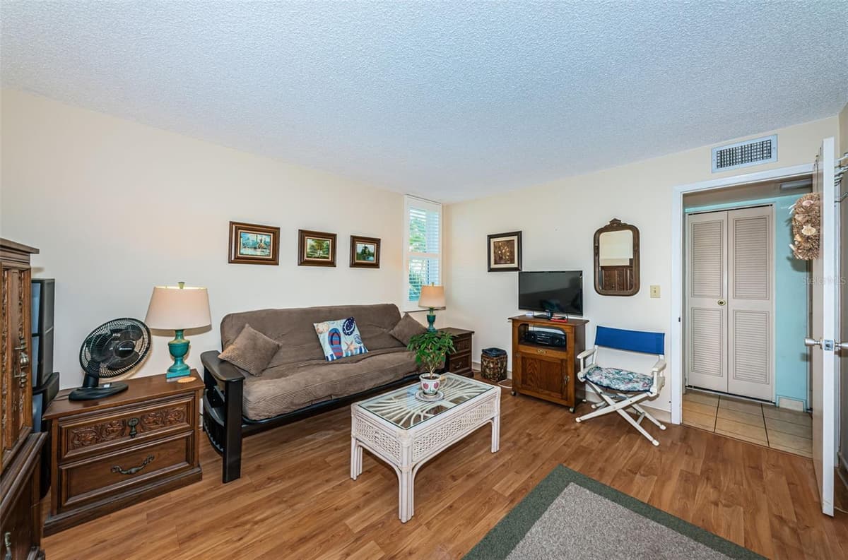 7405 BAY ISLAND DRIVE — photo 20 of 32