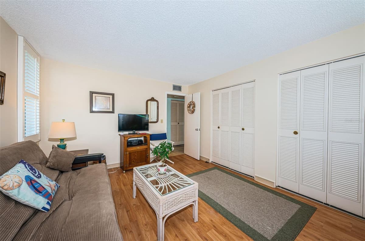 7405 BAY ISLAND DRIVE — photo 21 of 32