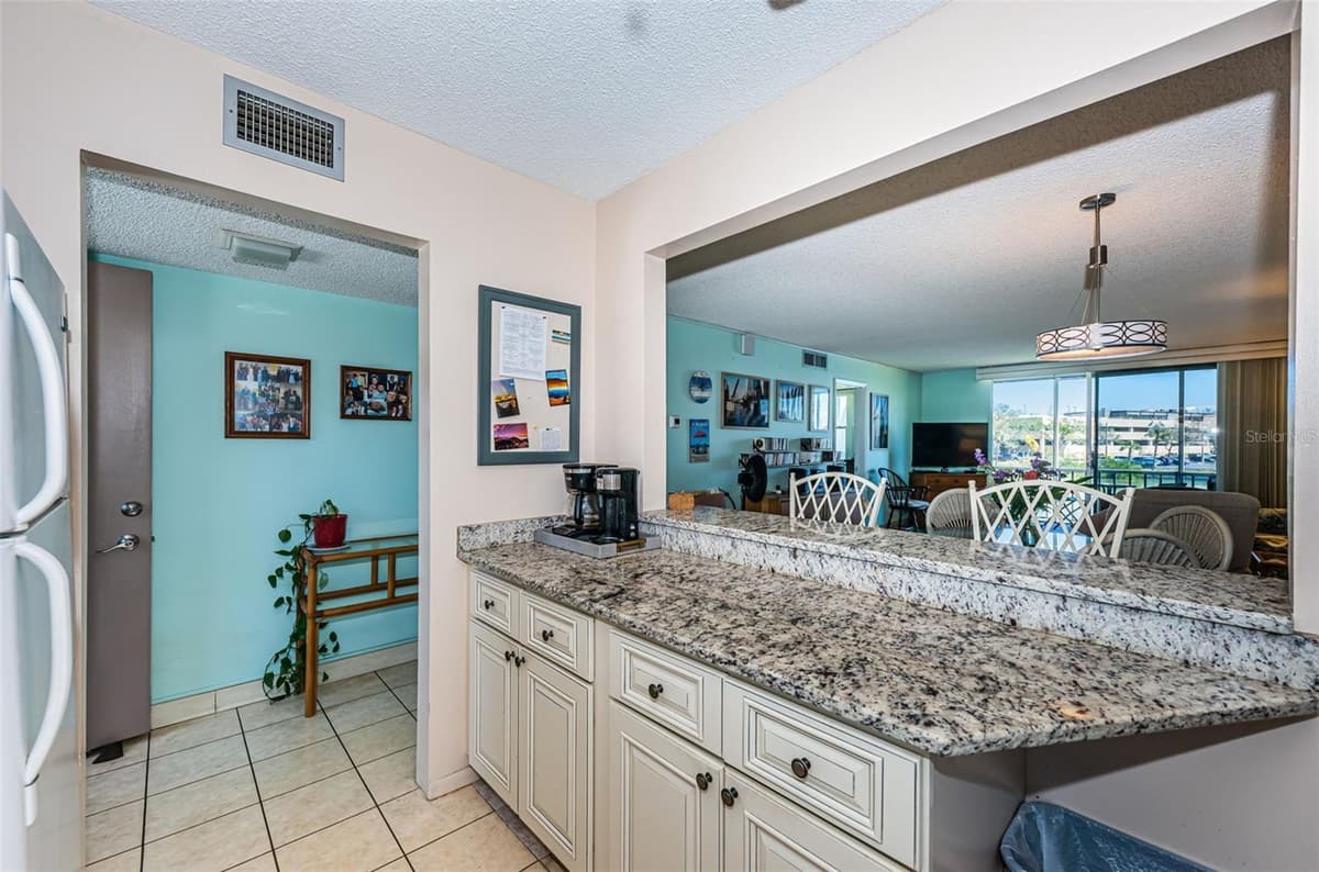 7405 BAY ISLAND DRIVE — photo 12 of 32
