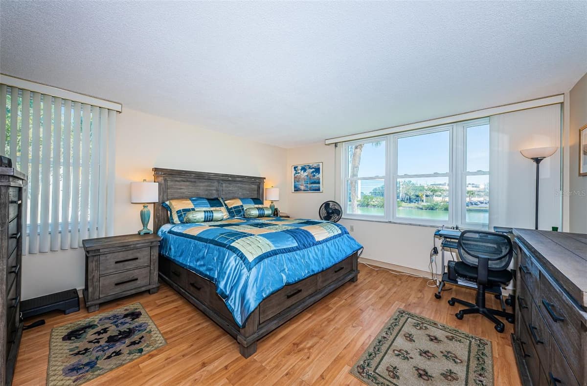 7405 BAY ISLAND DRIVE — photo 14 of 32