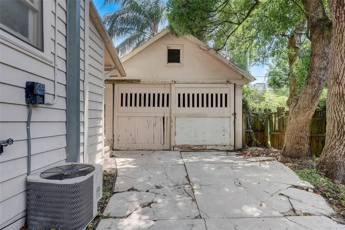 200 & 200 1/2 HIBISCUS COURT — photo 42 of 52