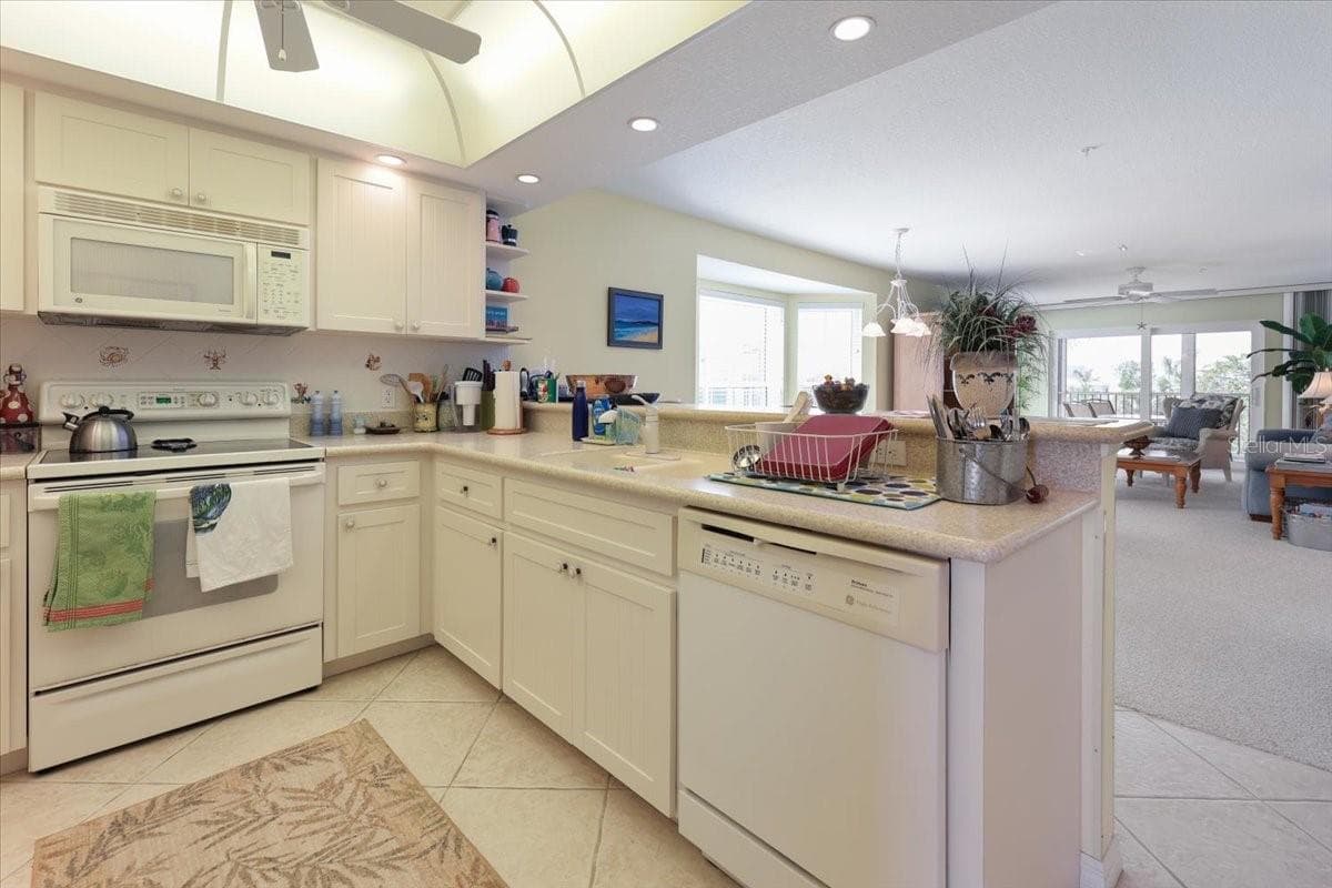 7237 RUM BAY DRIVE — photo 13 of 64