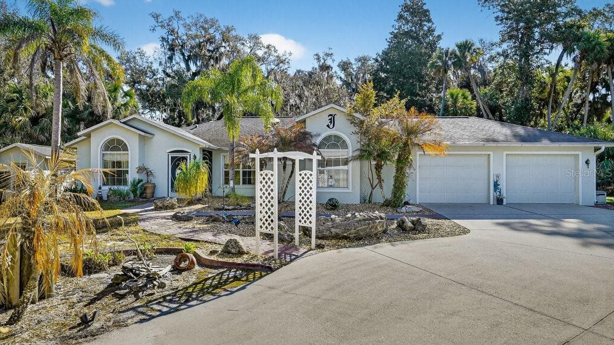2576 SHILO GLYNN LANE — photo 1 of 60