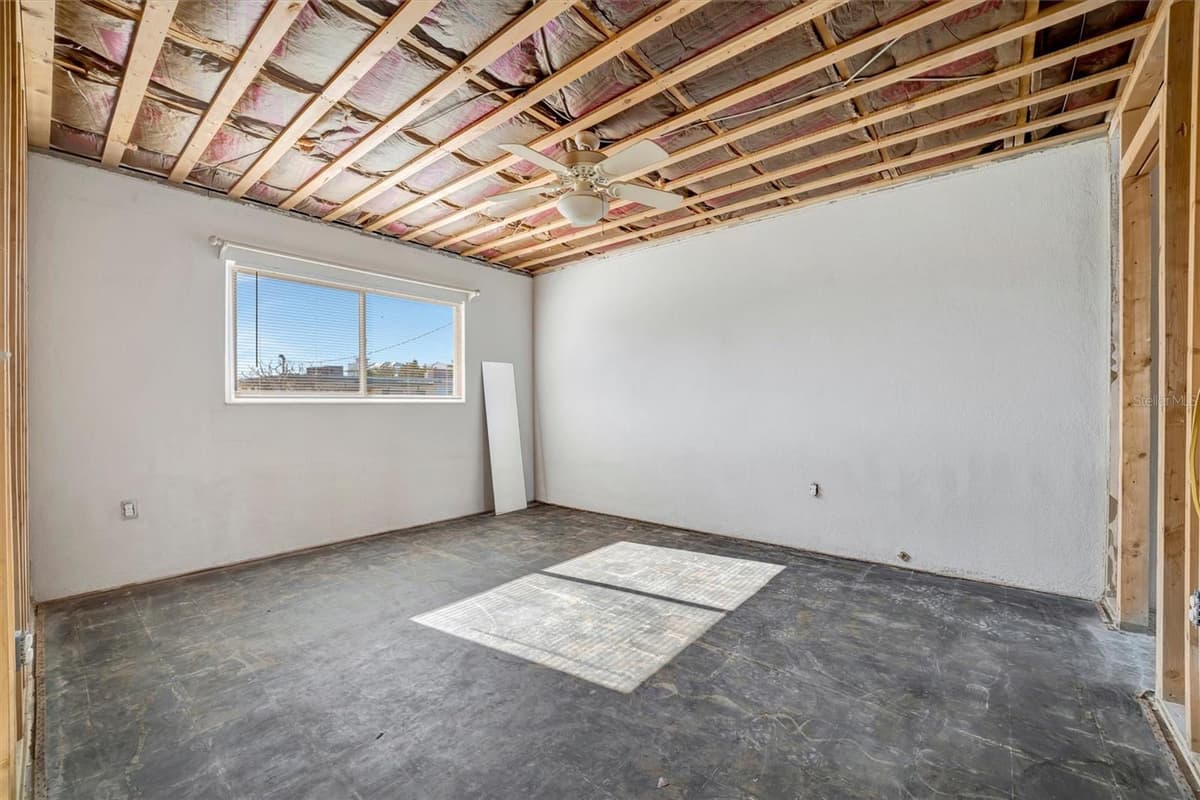 15 SEASIDE COURT — photo 27 of 44