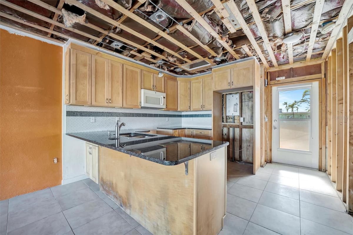 15 SEASIDE COURT — photo 17 of 44