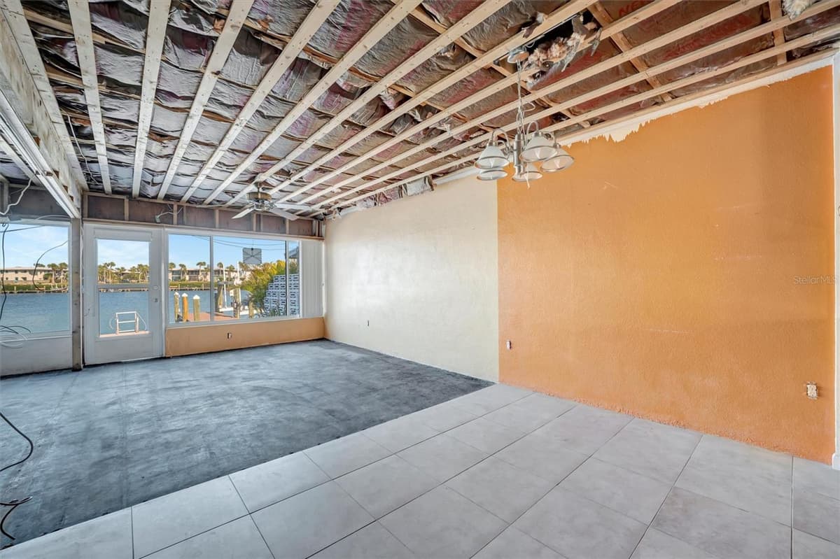 15 SEASIDE COURT — photo 19 of 44
