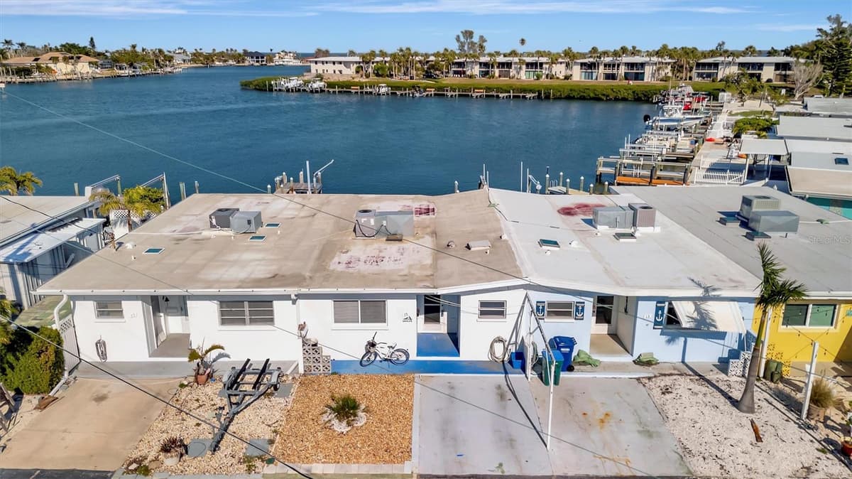 15 SEASIDE COURT — photo 13 of 44