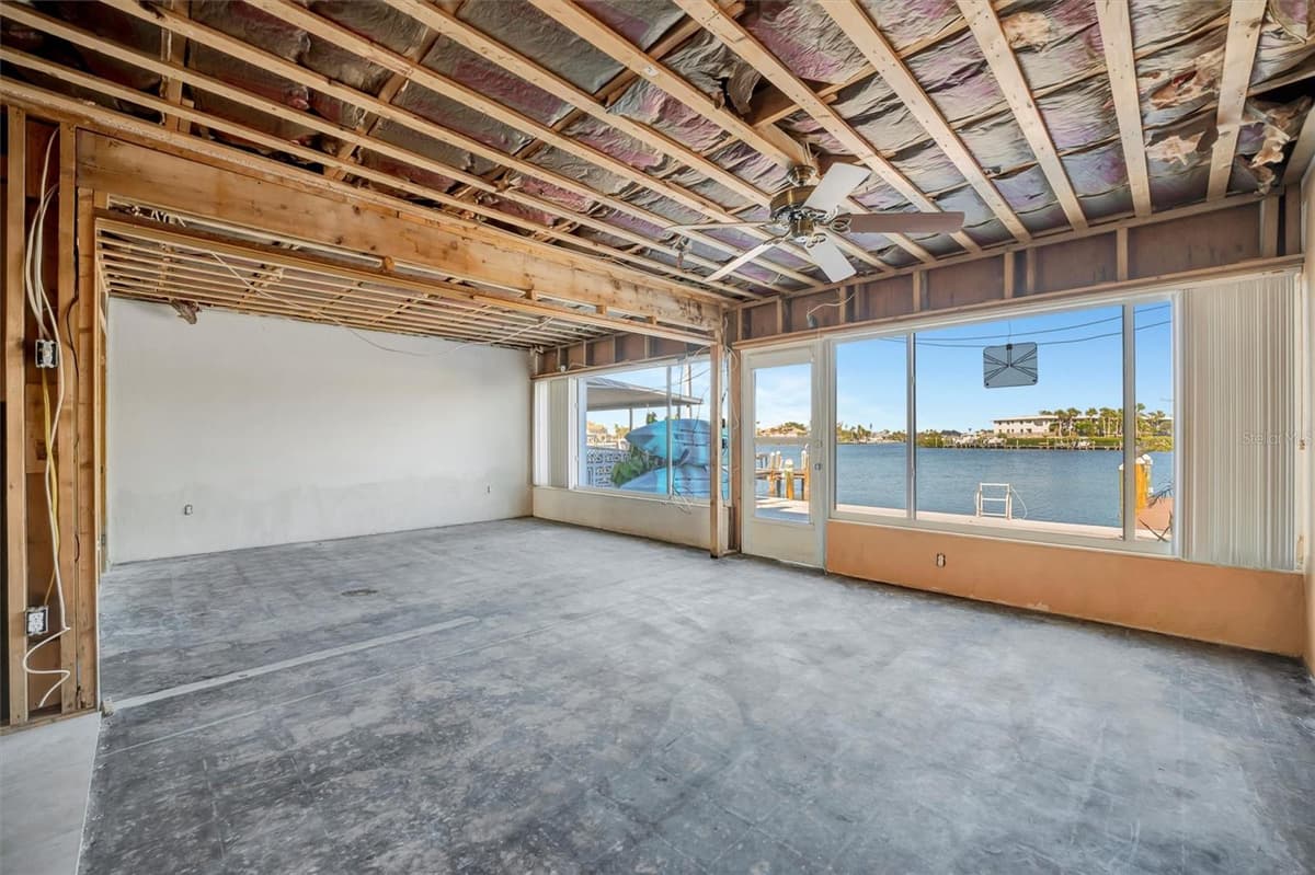 15 SEASIDE COURT — photo 22 of 44