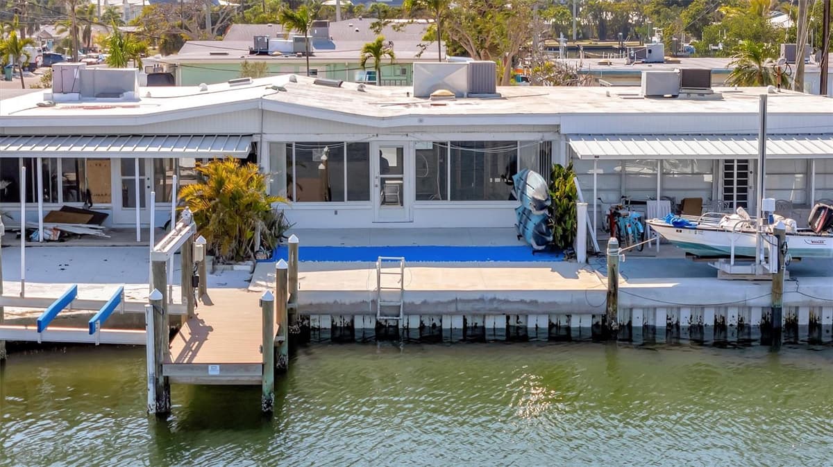 15 SEASIDE COURT — photo 4 of 44