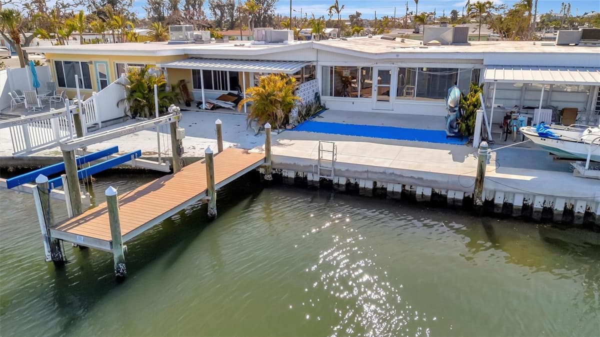 15 SEASIDE COURT — photo 7 of 44