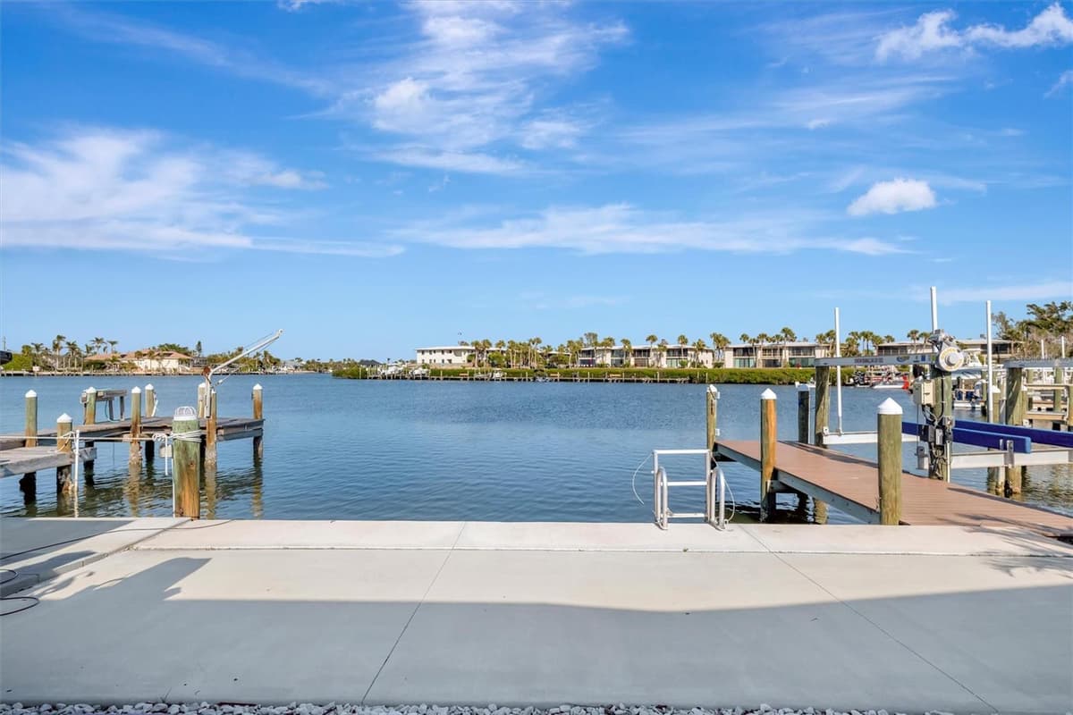 15 SEASIDE COURT — photo 1 of 44