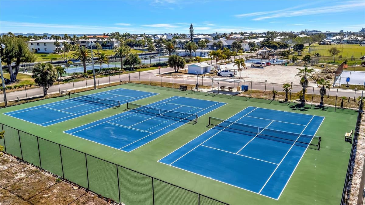 15 SEASIDE COURT — photo 41 of 44