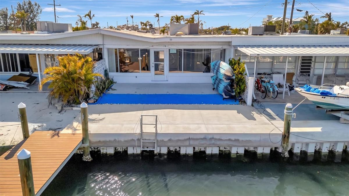 15 SEASIDE COURT — photo 8 of 44