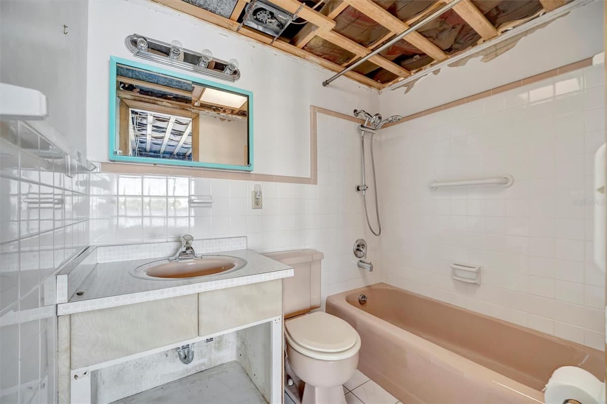 15 SEASIDE COURT — photo 23 of 44