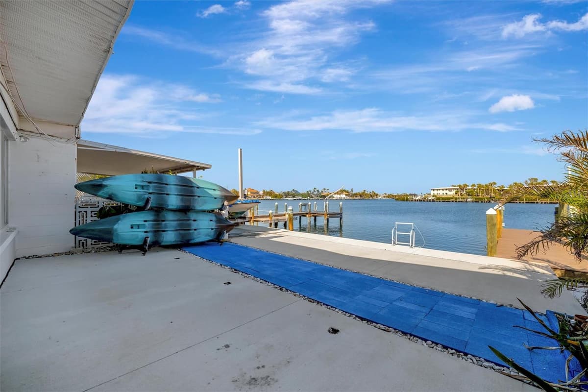 15 SEASIDE COURT — photo 9 of 44