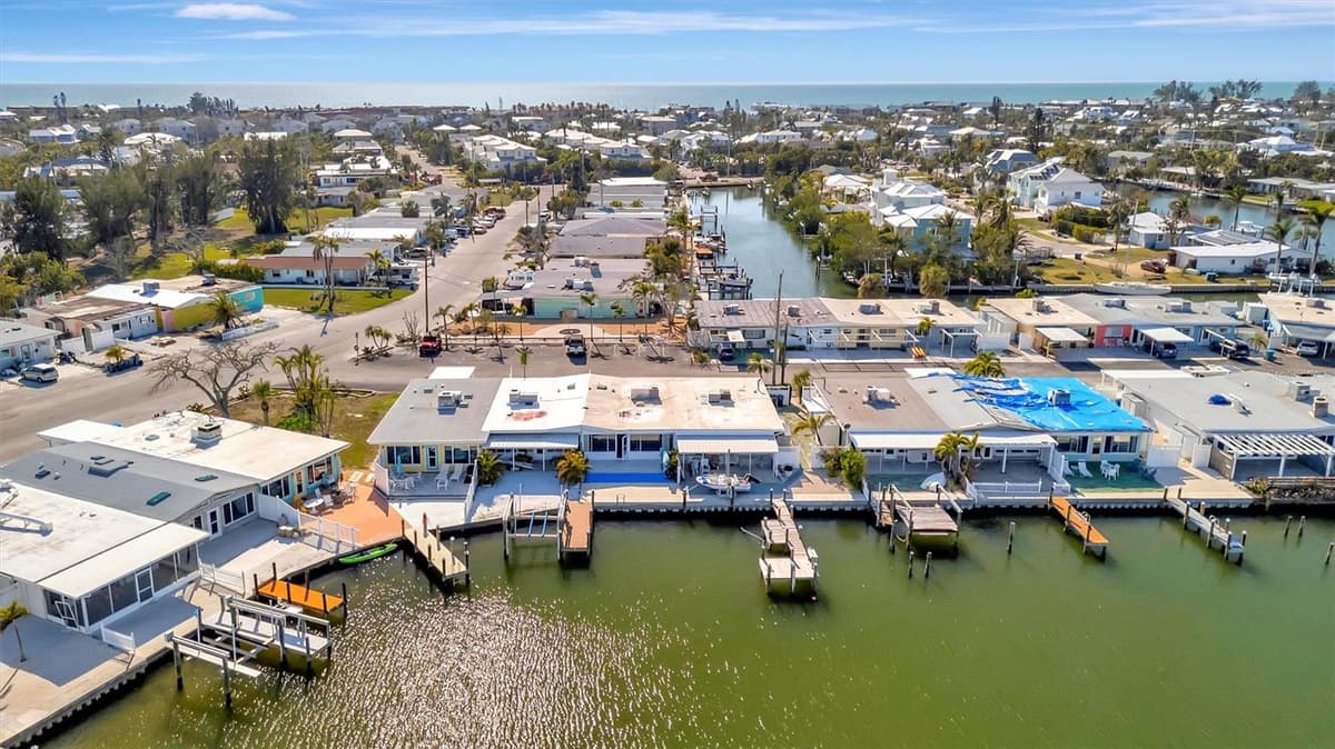15 SEASIDE COURT — photo 15 of 44