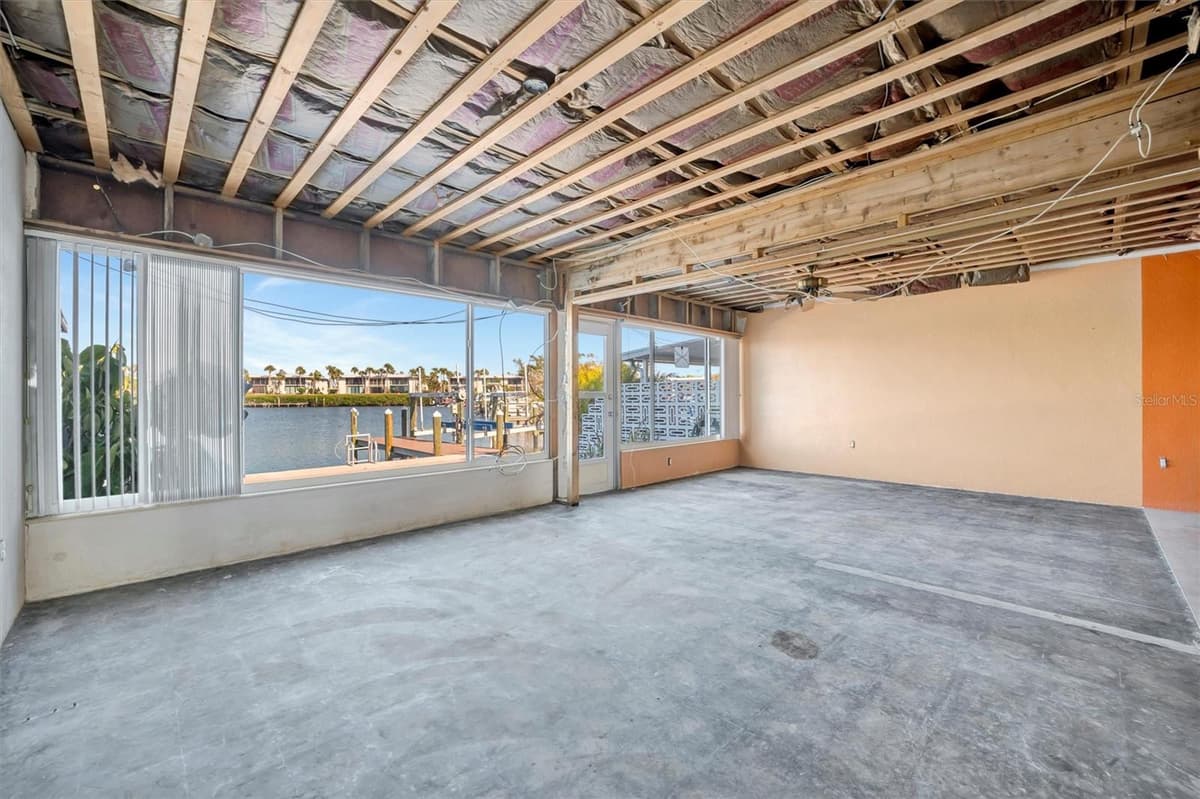 15 SEASIDE COURT — photo 26 of 44