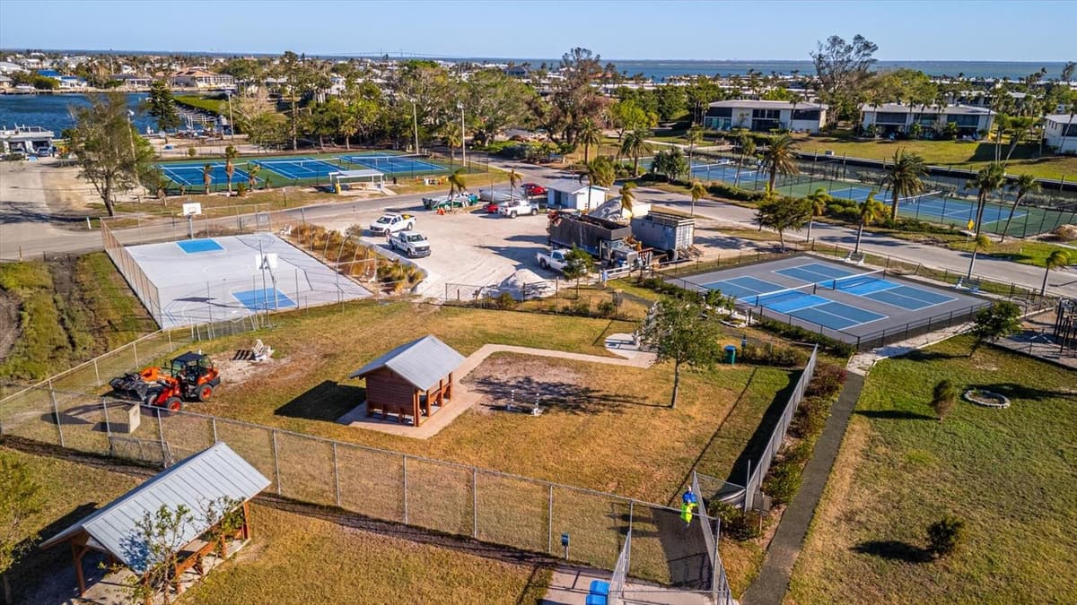15 SEASIDE COURT — photo 32 of 44