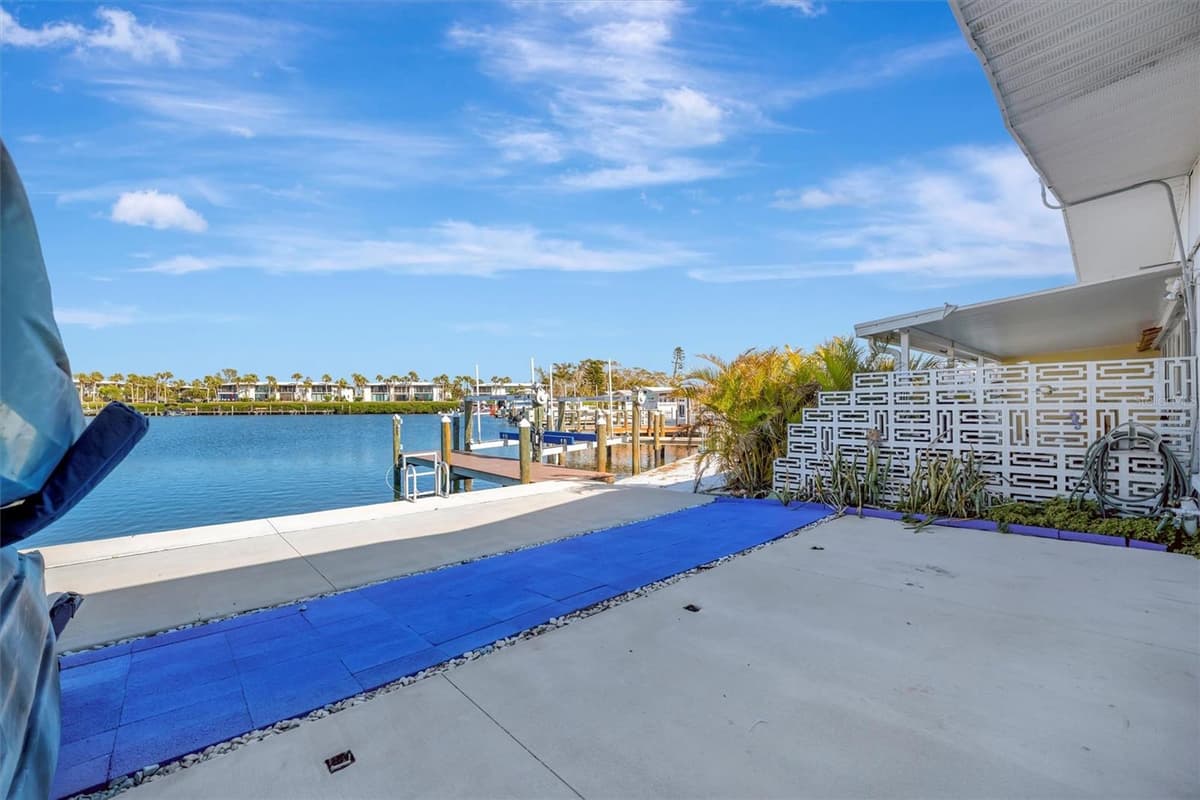 15 SEASIDE COURT — photo 11 of 44
