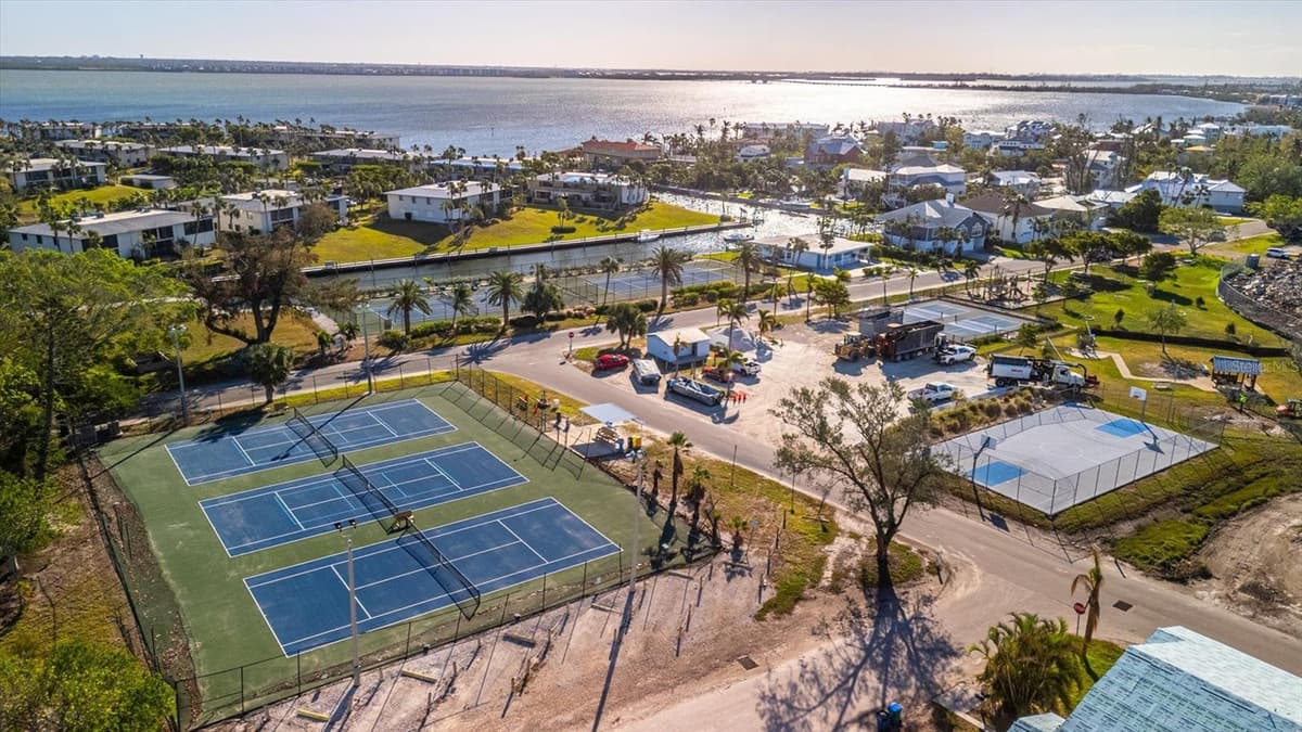 15 SEASIDE COURT — photo 33 of 44
