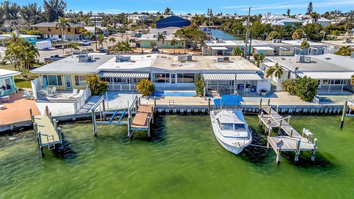15 SEASIDE COURT — photo 40 of 44