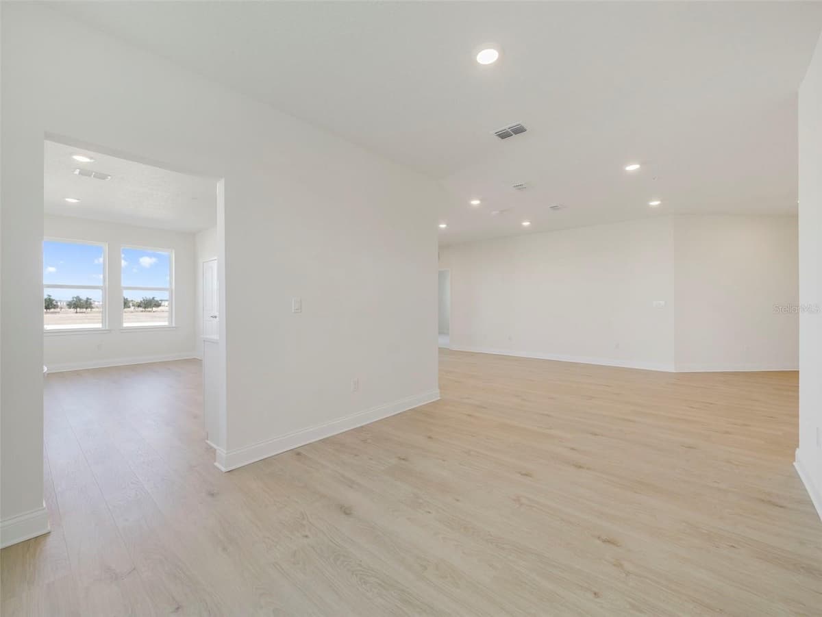 7545 LAUREATE BOULEVARD — photo 10 of 28