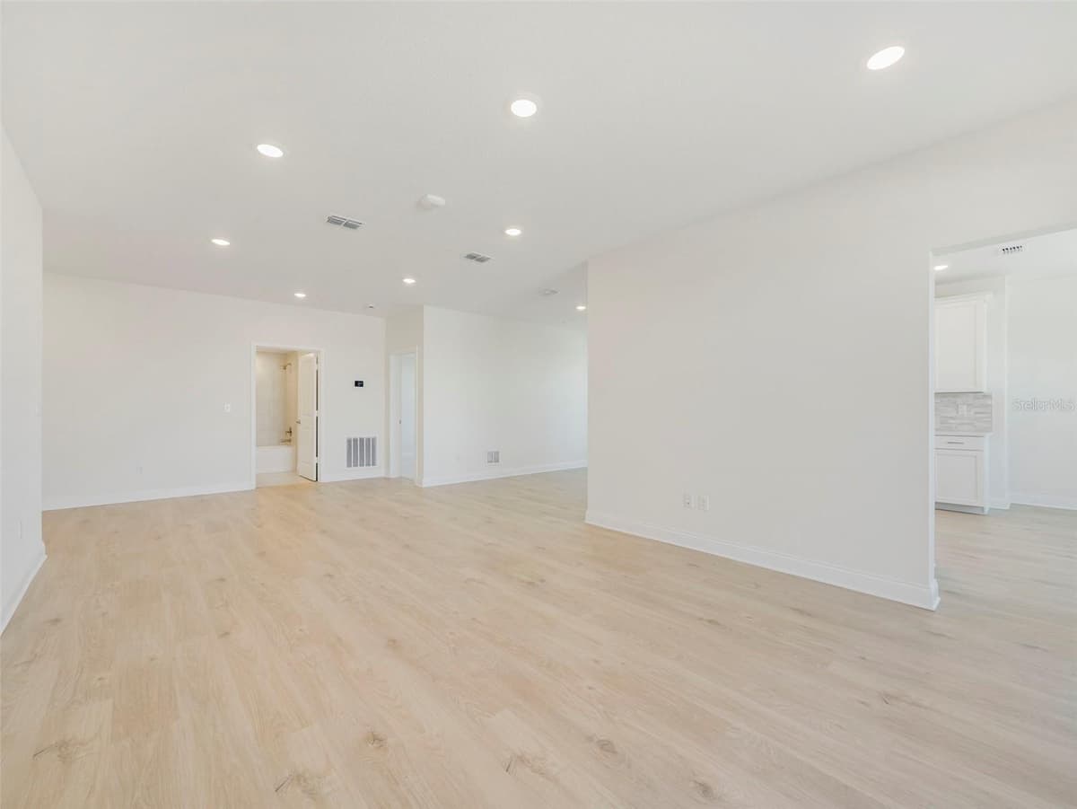 7545 LAUREATE BOULEVARD — photo 9 of 28
