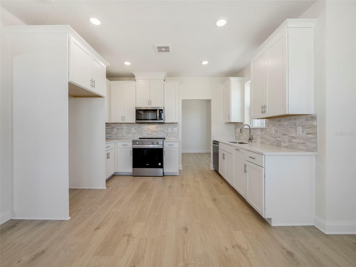 7545 LAUREATE BOULEVARD — photo 3 of 28