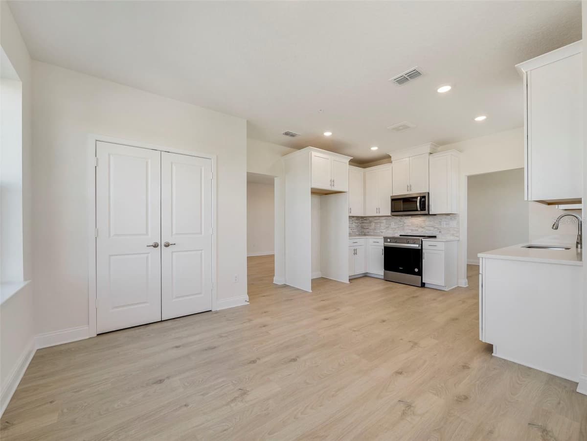 7545 LAUREATE BOULEVARD — photo 13 of 28
