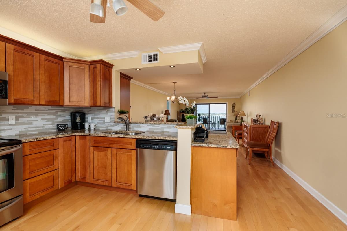 7700 SUN ISLAND DRIVE — photo 23 of 100