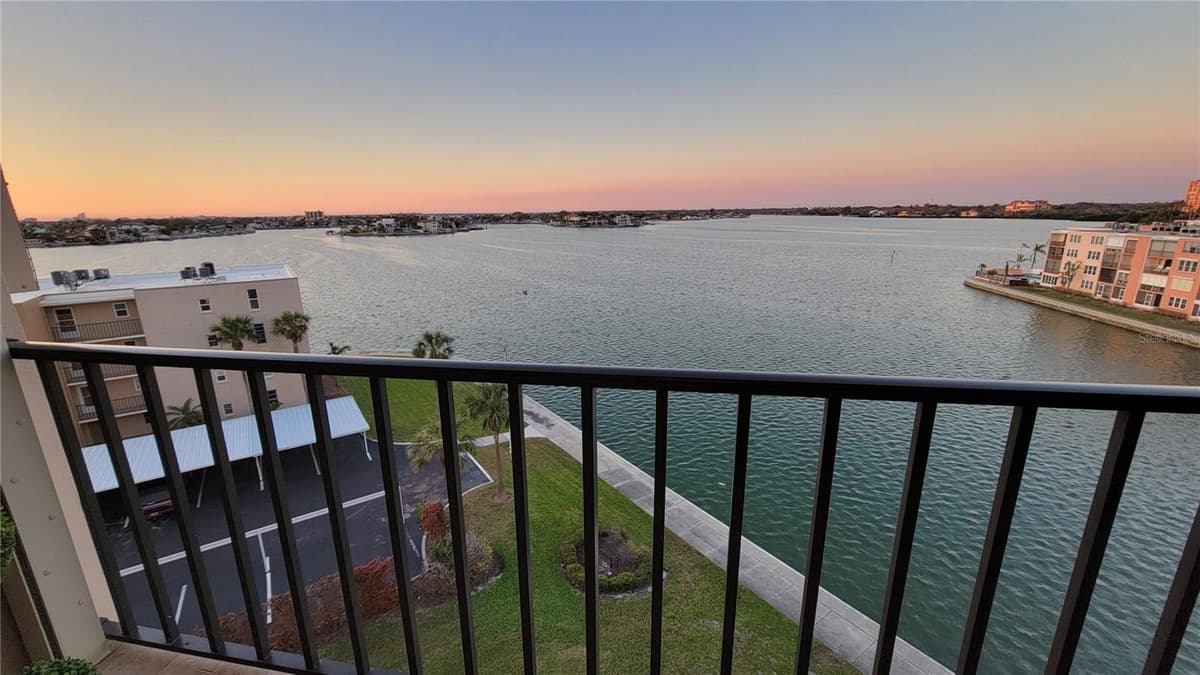 7700 SUN ISLAND DRIVE — photo 4 of 100