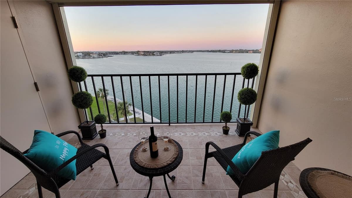 7700 SUN ISLAND DRIVE — photo 10 of 100