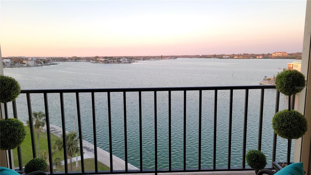 7700 SUN ISLAND DRIVE — photo 13 of 100