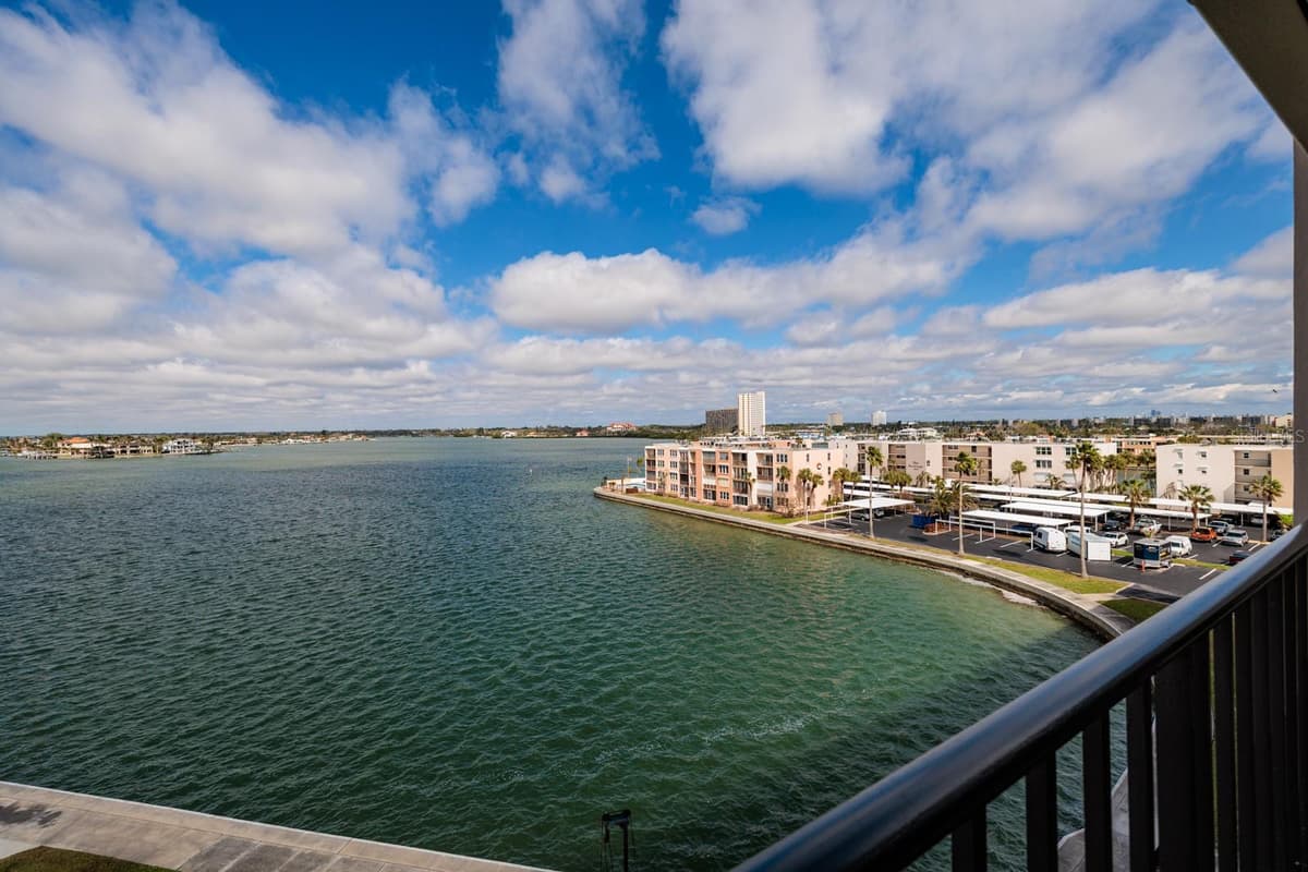 7700 SUN ISLAND DRIVE — photo 14 of 100