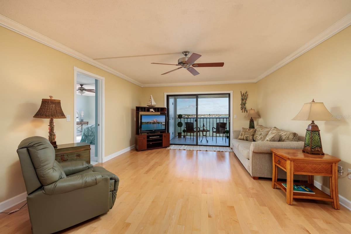 7700 SUN ISLAND DRIVE — photo 39 of 100