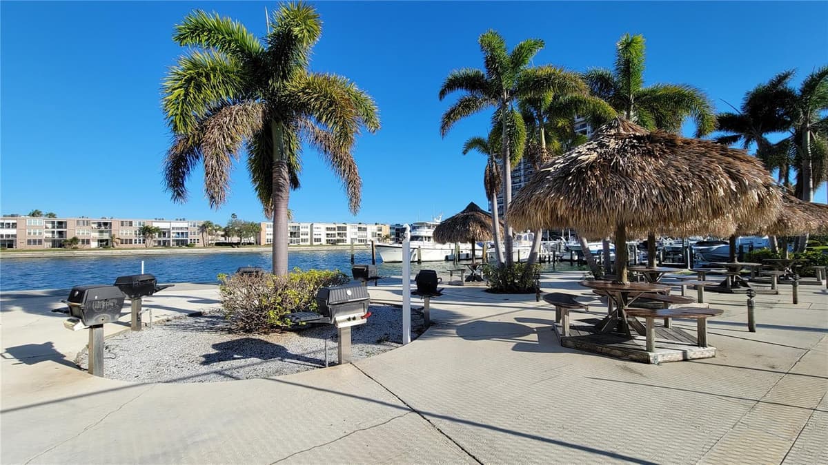 7700 SUN ISLAND DRIVE — photo 75 of 100