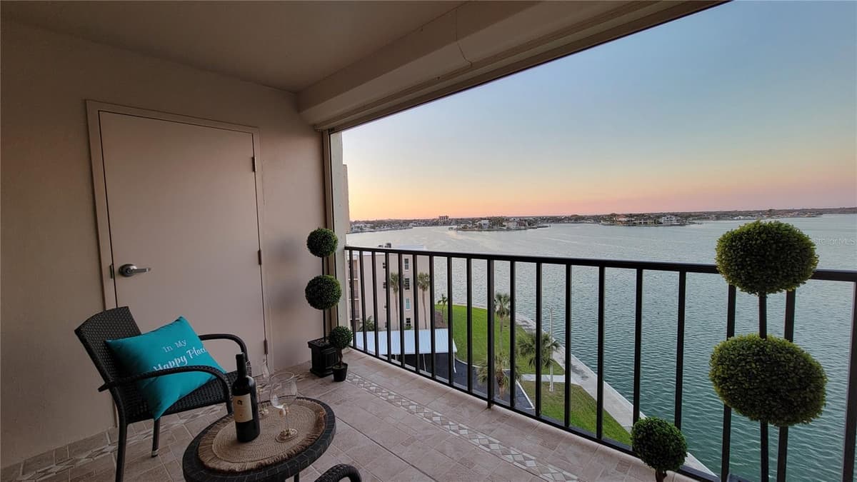 7700 SUN ISLAND DRIVE — photo 12 of 100
