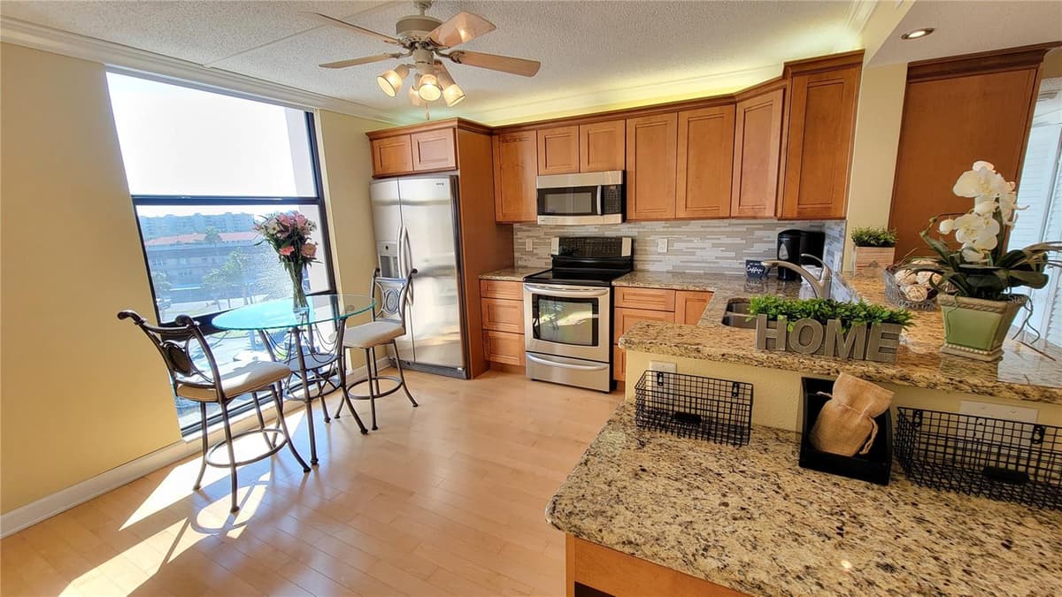 7700 SUN ISLAND DRIVE — photo 25 of 100