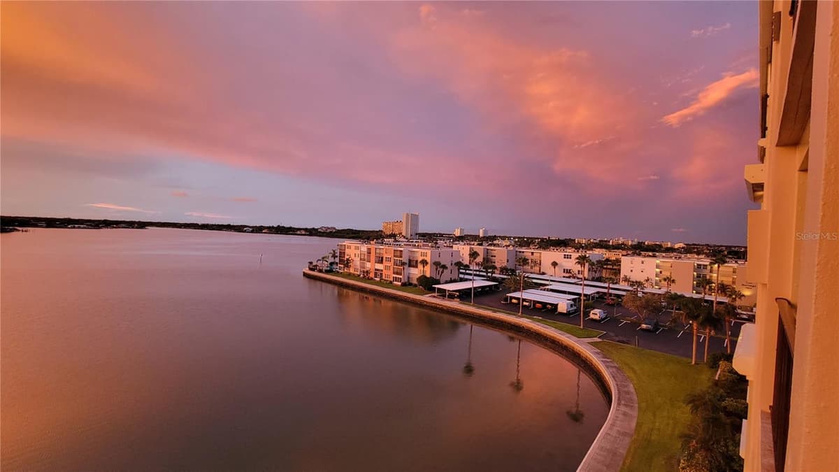 7700 SUN ISLAND DRIVE — photo 5 of 100