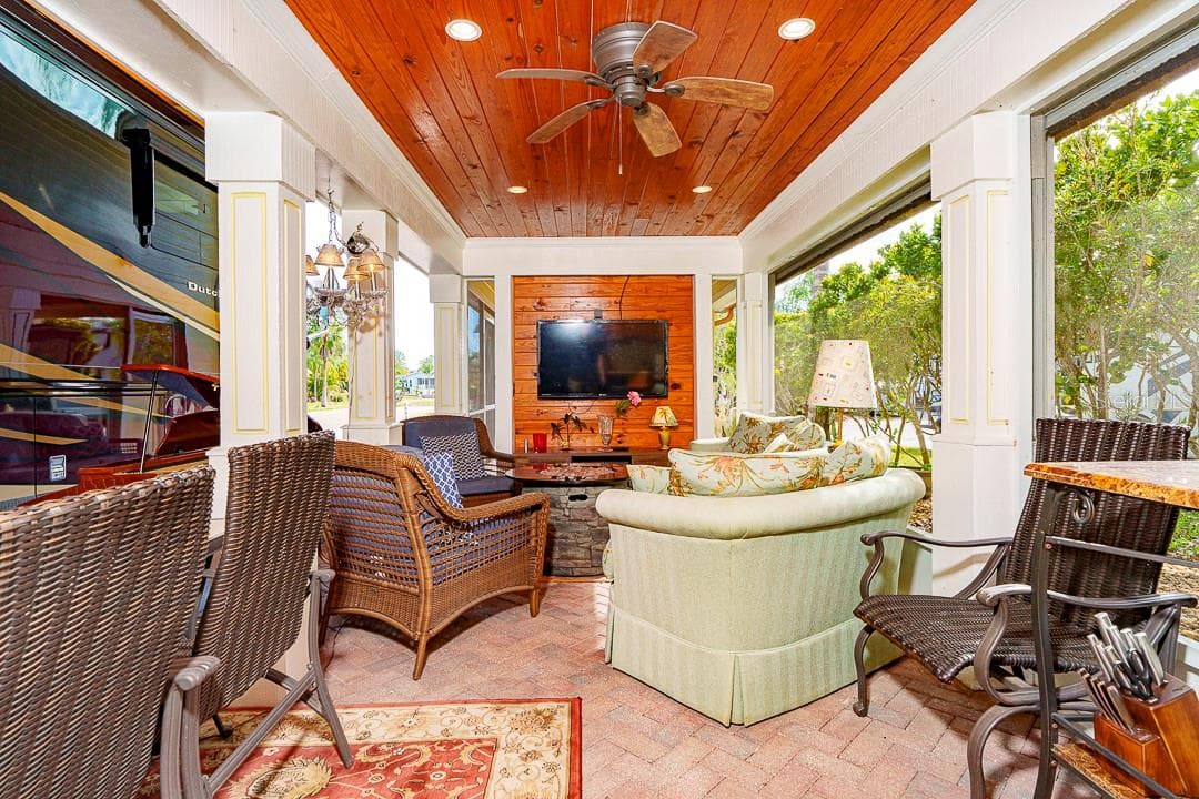 6841 AMANDA VISTA CIRCLE — photo 12 of 50