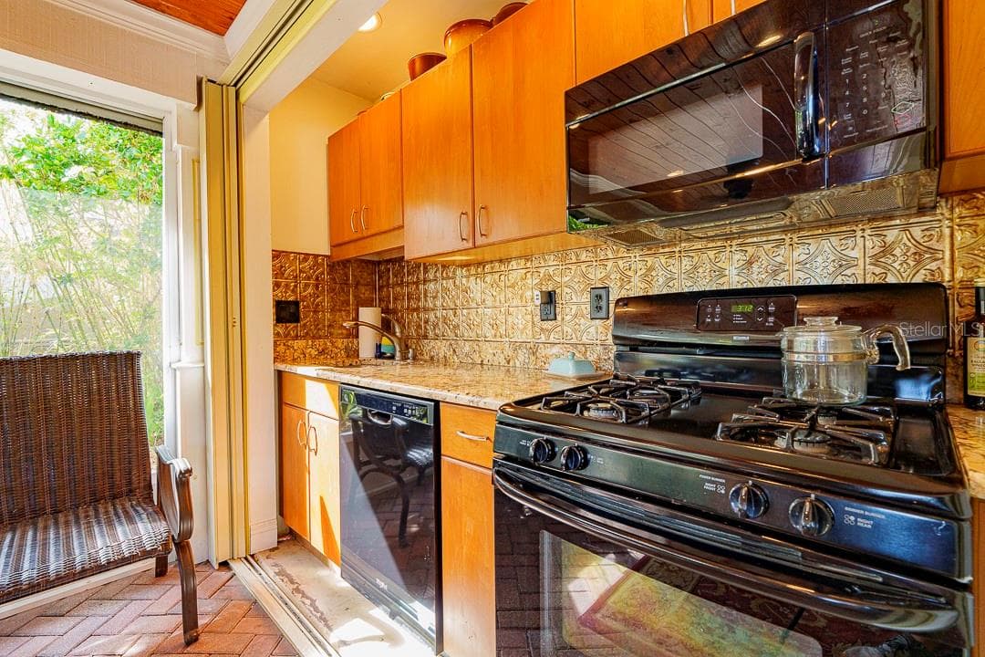 6841 AMANDA VISTA CIRCLE — photo 15 of 50