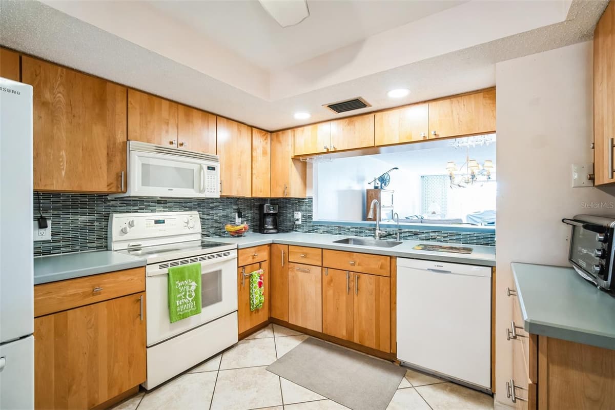 1000 RIVERSIDE DRIVE — photo 10 of 22