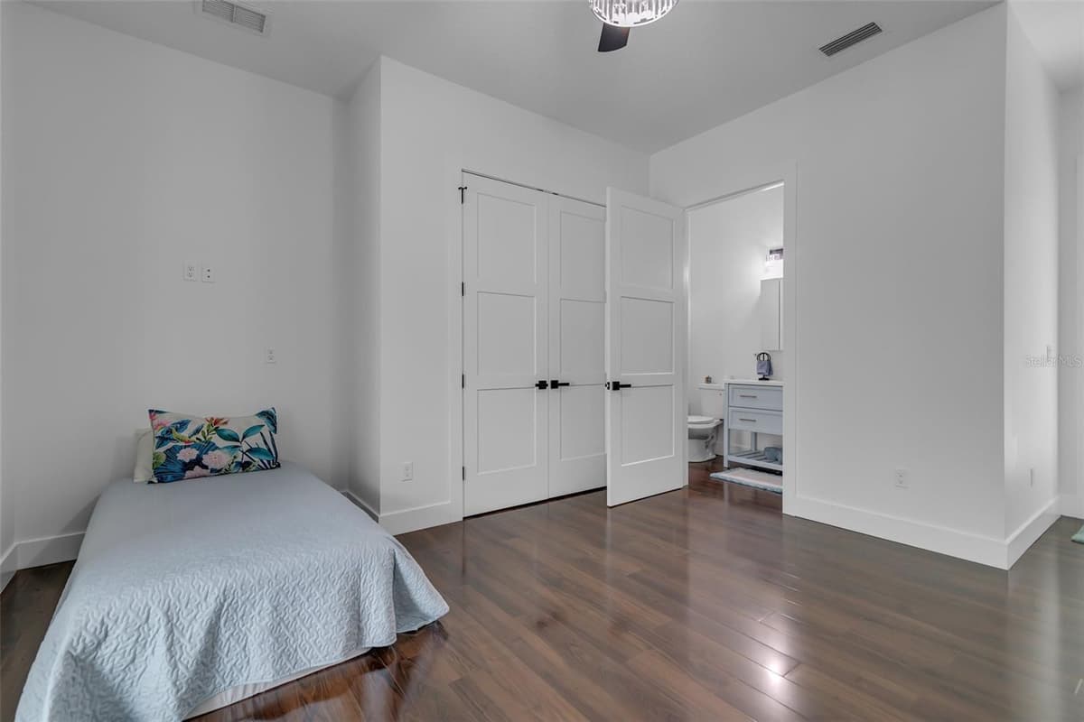 599 GLENDEVON DRIVE — photo 21 of 29