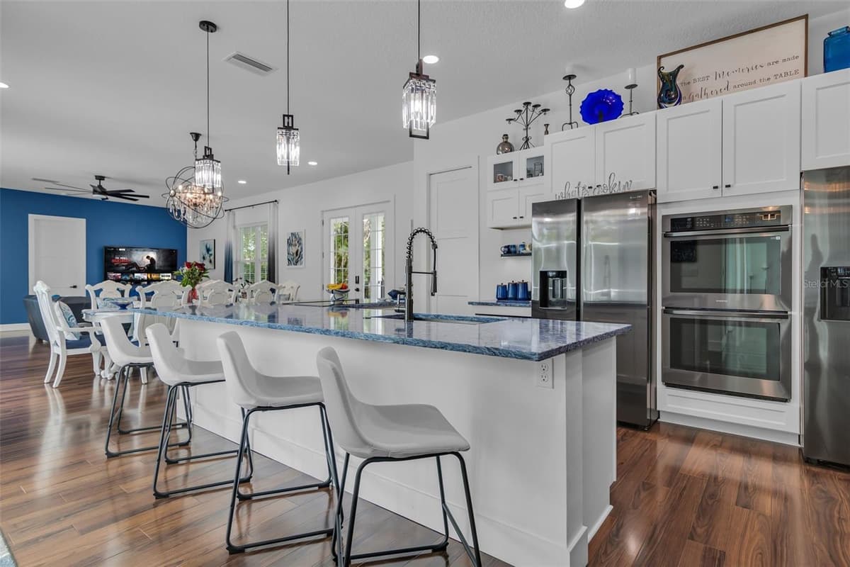 599 GLENDEVON DRIVE — photo 4 of 29