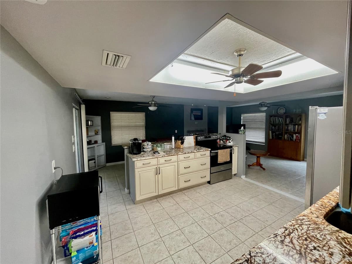 490 MINSTREL AVENUE — photo 6 of 30