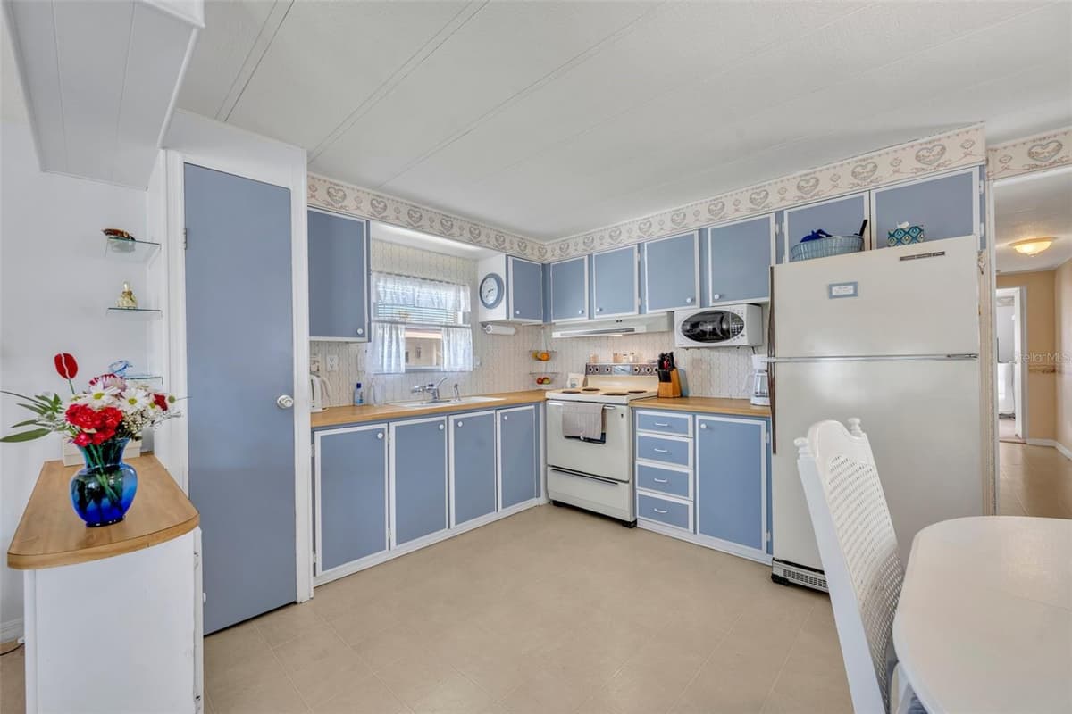 269 KELOU COURT — photo 14 of 52