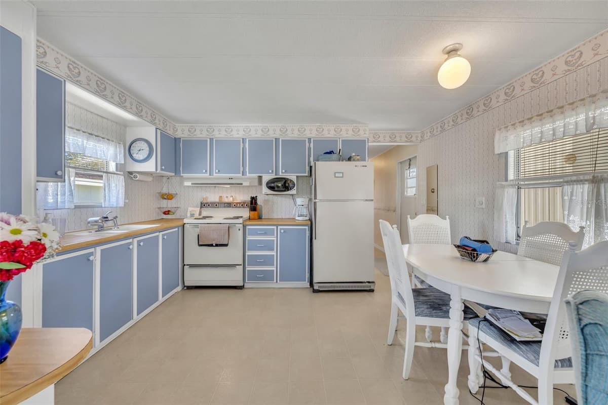 269 KELOU COURT — photo 12 of 52