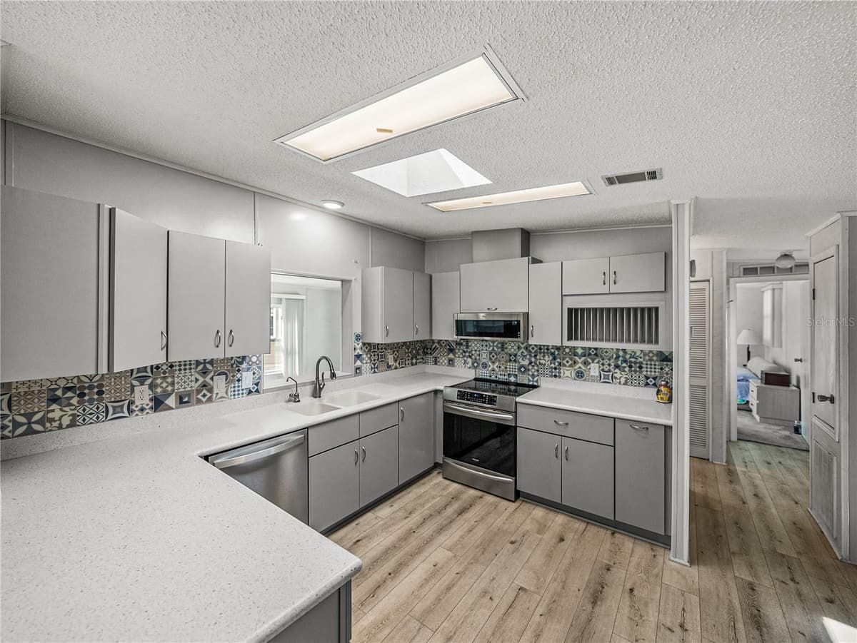 8925 SOUTHSHORE COURT — photo 10 of 88