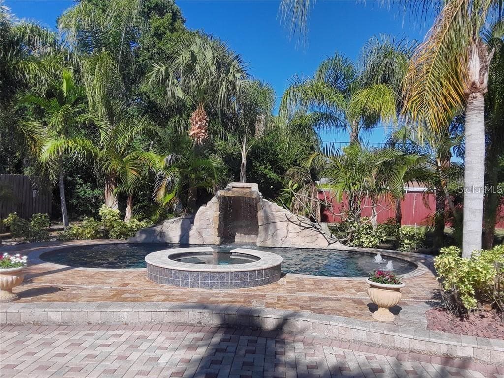681 JASMINE WAY — photo 4 of 34