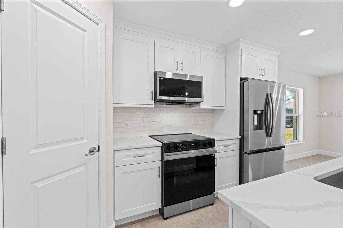 109 BEAU RIVAGE DRIVE — photo 16 of 51